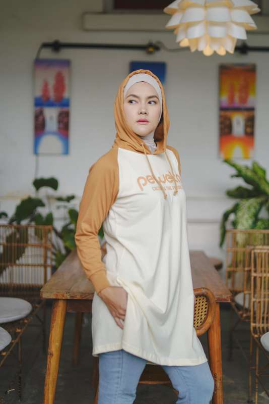 Kaos Tunik Premium 100% Combed 20s Muslim Hijab Hoodie Longsleeve Rib Raglan Cream Coklat Almond Peweka